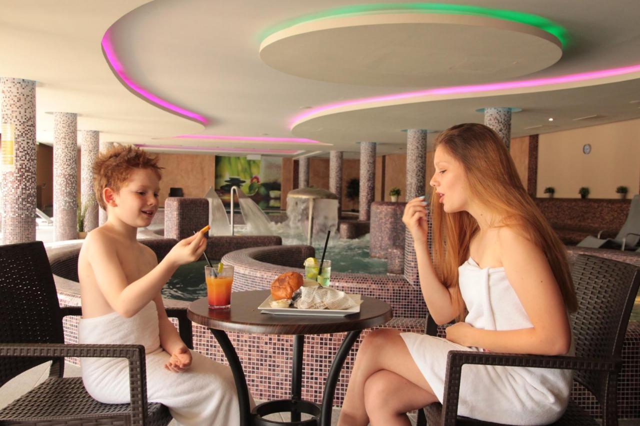 To Wellness Hotel Bank  Bagian luar foto