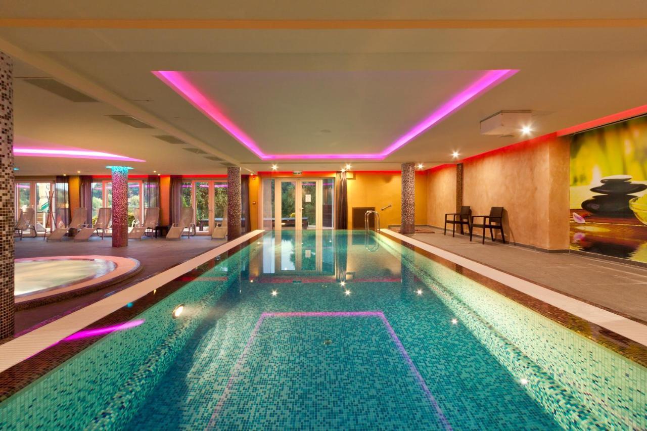 To Wellness Hotel Bank  Bagian luar foto